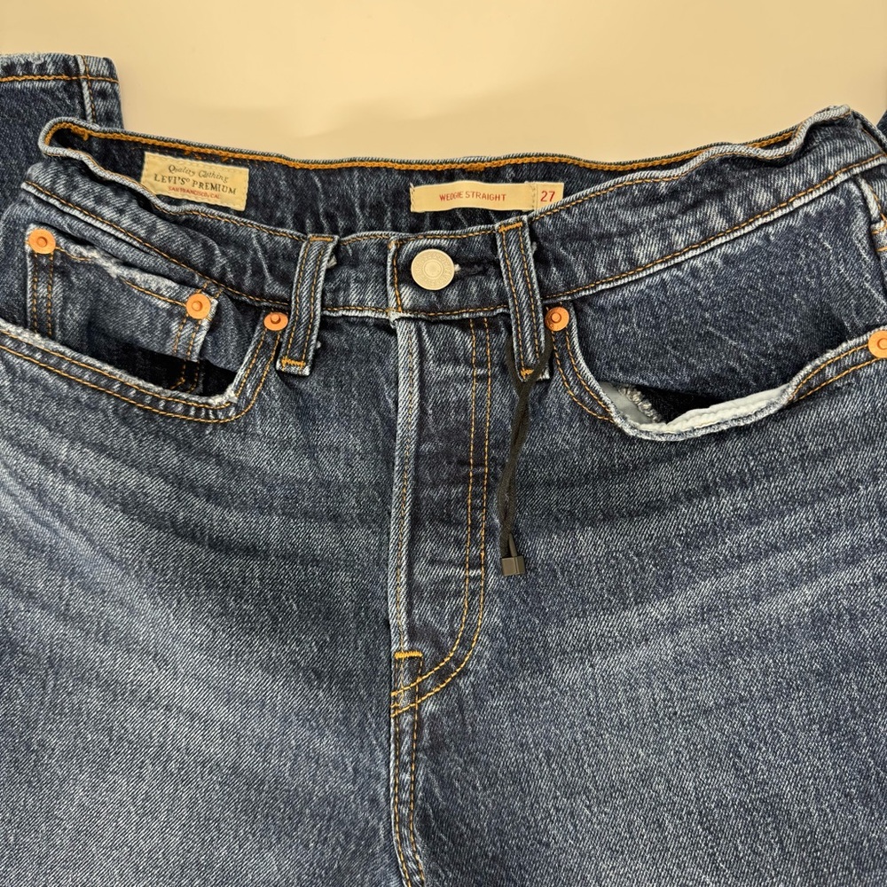 Levi’s Premium Wedgie Straight Jeans Button Fly | Size 27 Medium Wash - Picture 2 of 8